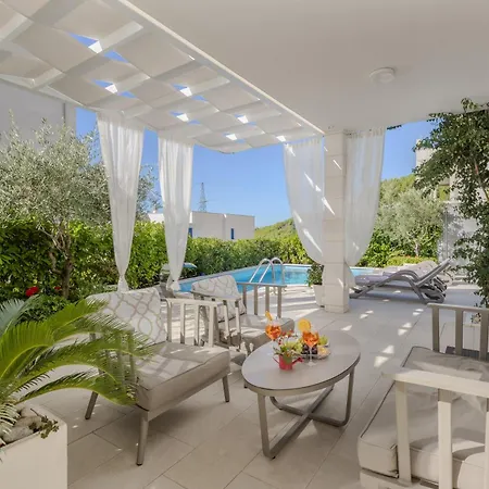 Luka Villa *